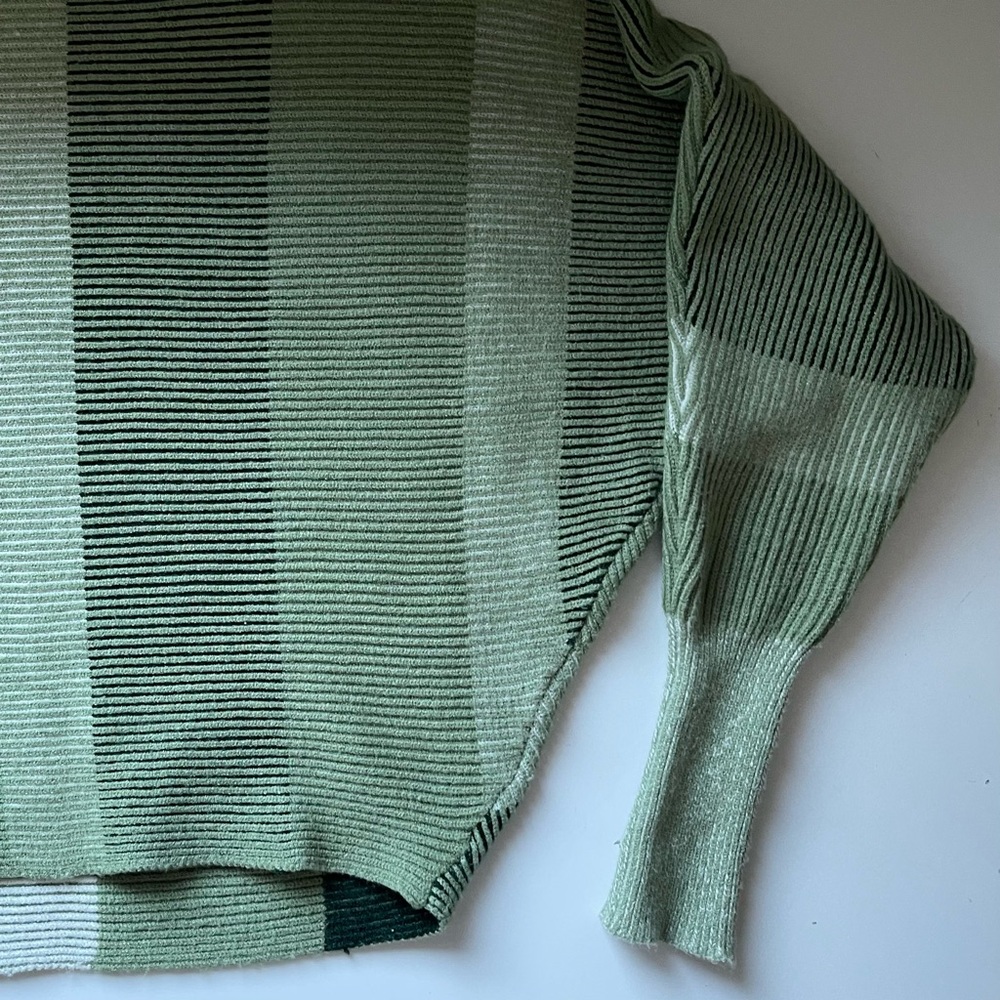 Philosophy Cropped Sweater - Republic Clothing - Size Medium - Picture 9 of 12
